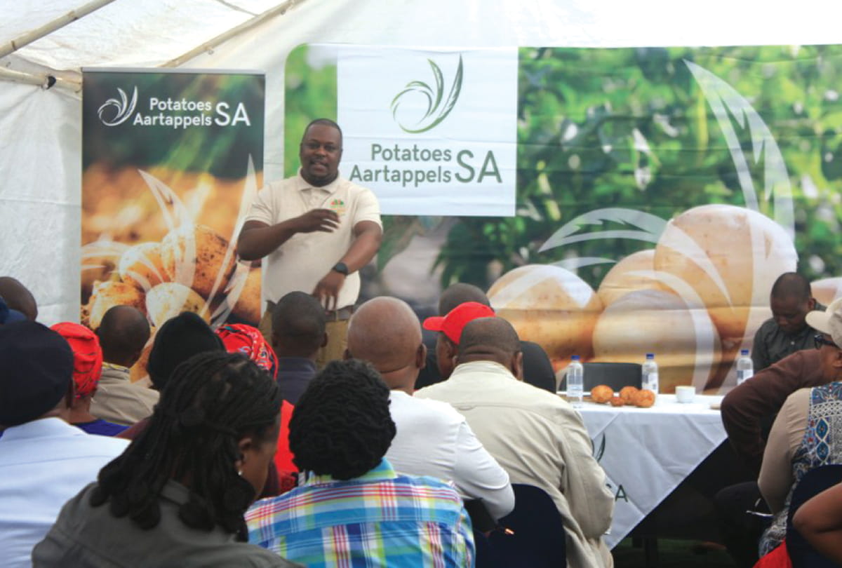 First-time potato producers attending the information and harvest day in Pelzvale, where the author addressed them.
